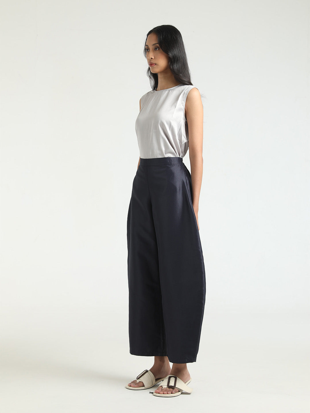 Djani Balloon Pants in Navy Blue