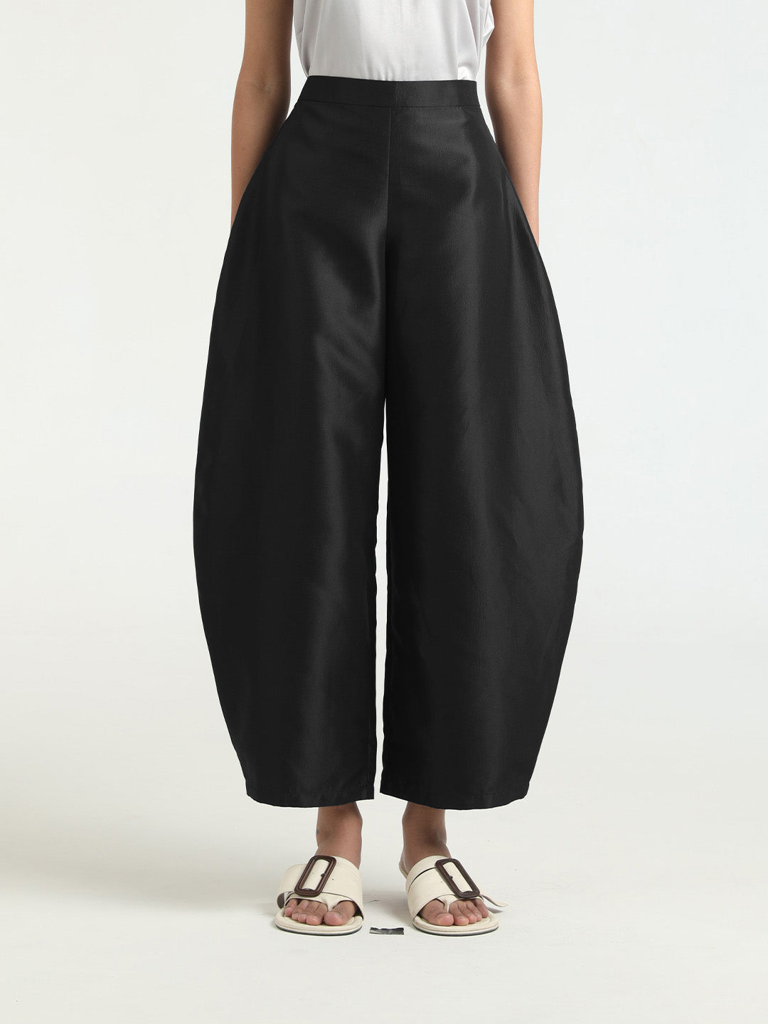 Djani Balloon Pants in Black